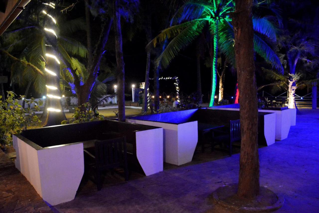 Tsunami Beach Hotel Arugam Bay Exteriör bild