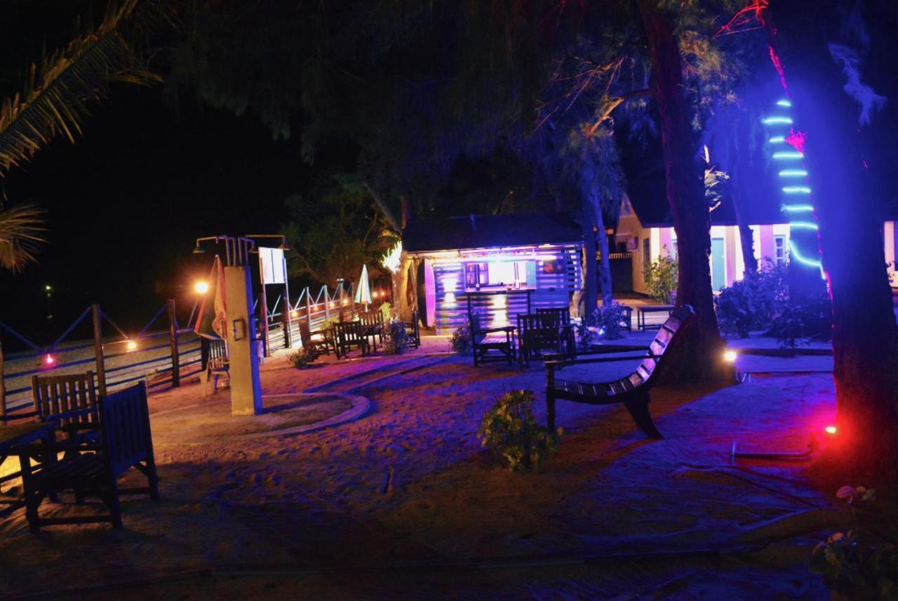Tsunami Beach Hotel Arugam Bay Exteriör bild