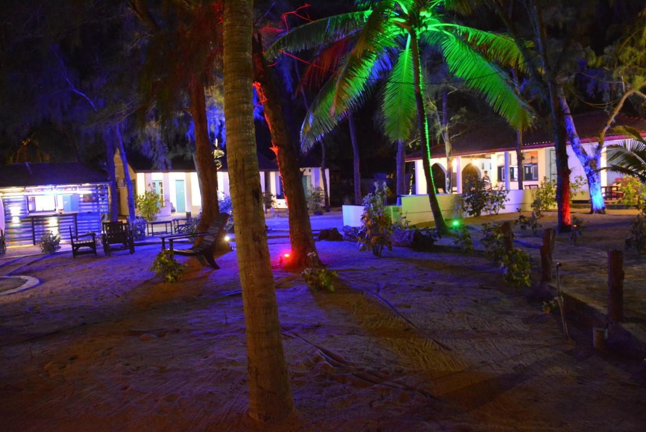 Tsunami Beach Hotel Arugam Bay Exteriör bild