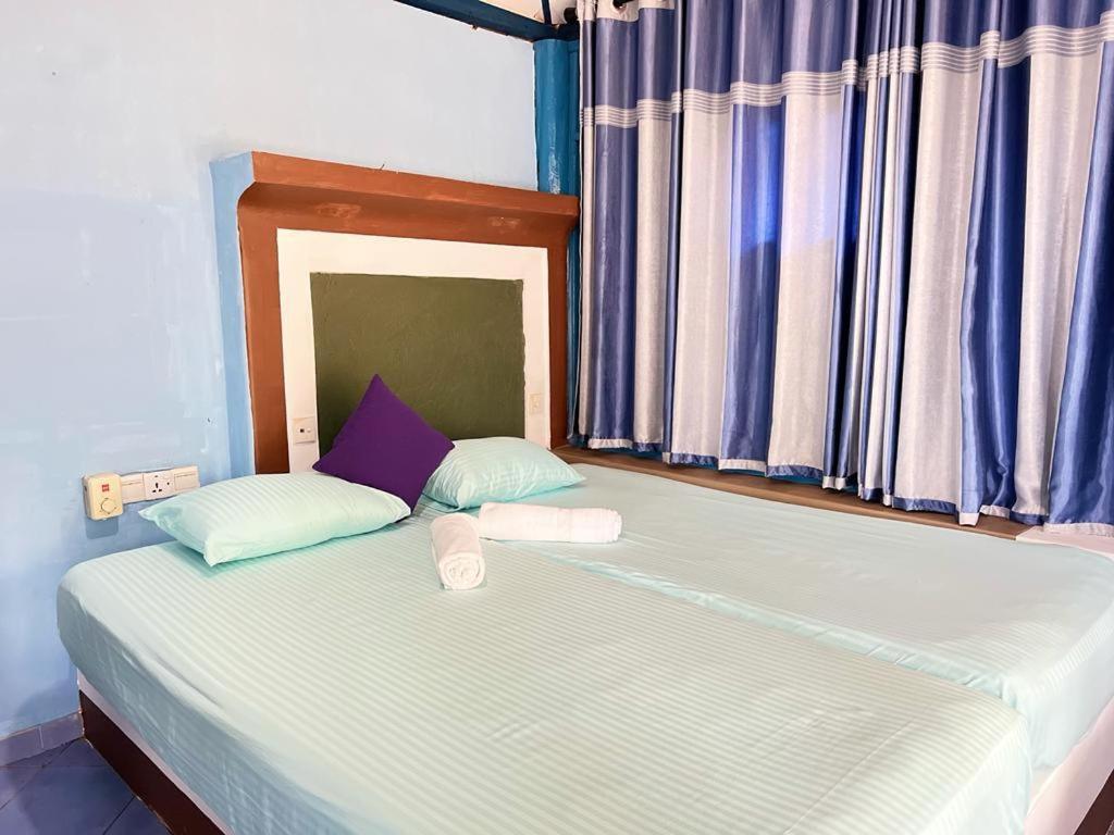 Tsunami Beach Hotel Arugam Bay Exteriör bild