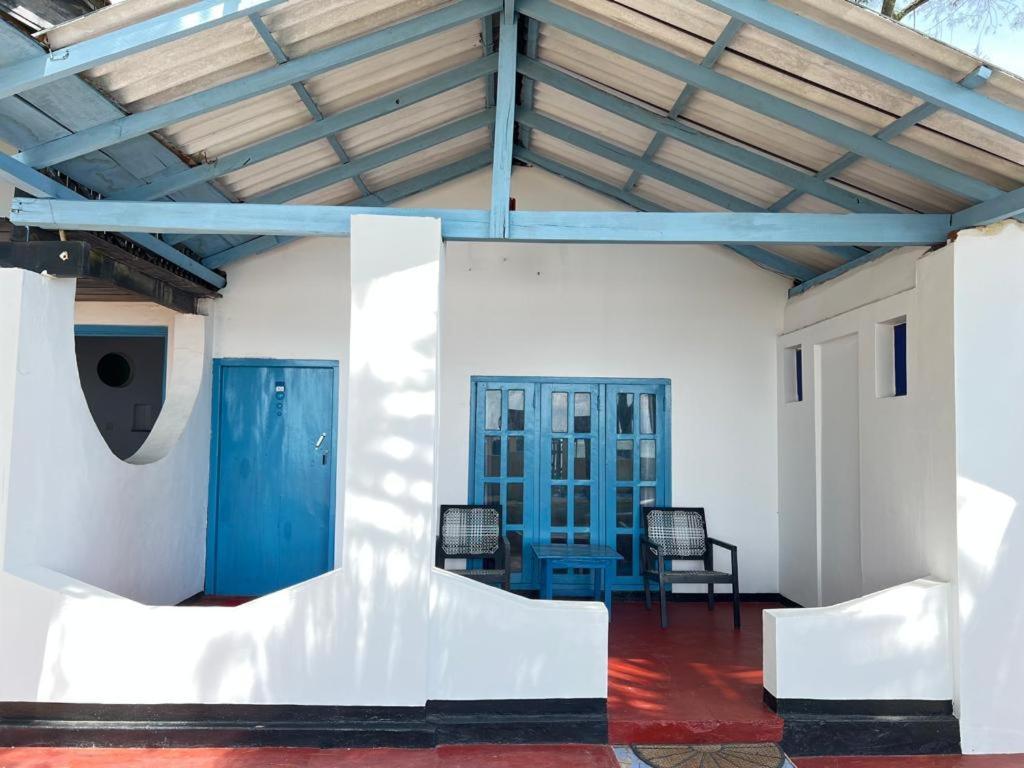 Tsunami Beach Hotel Arugam Bay Exteriör bild